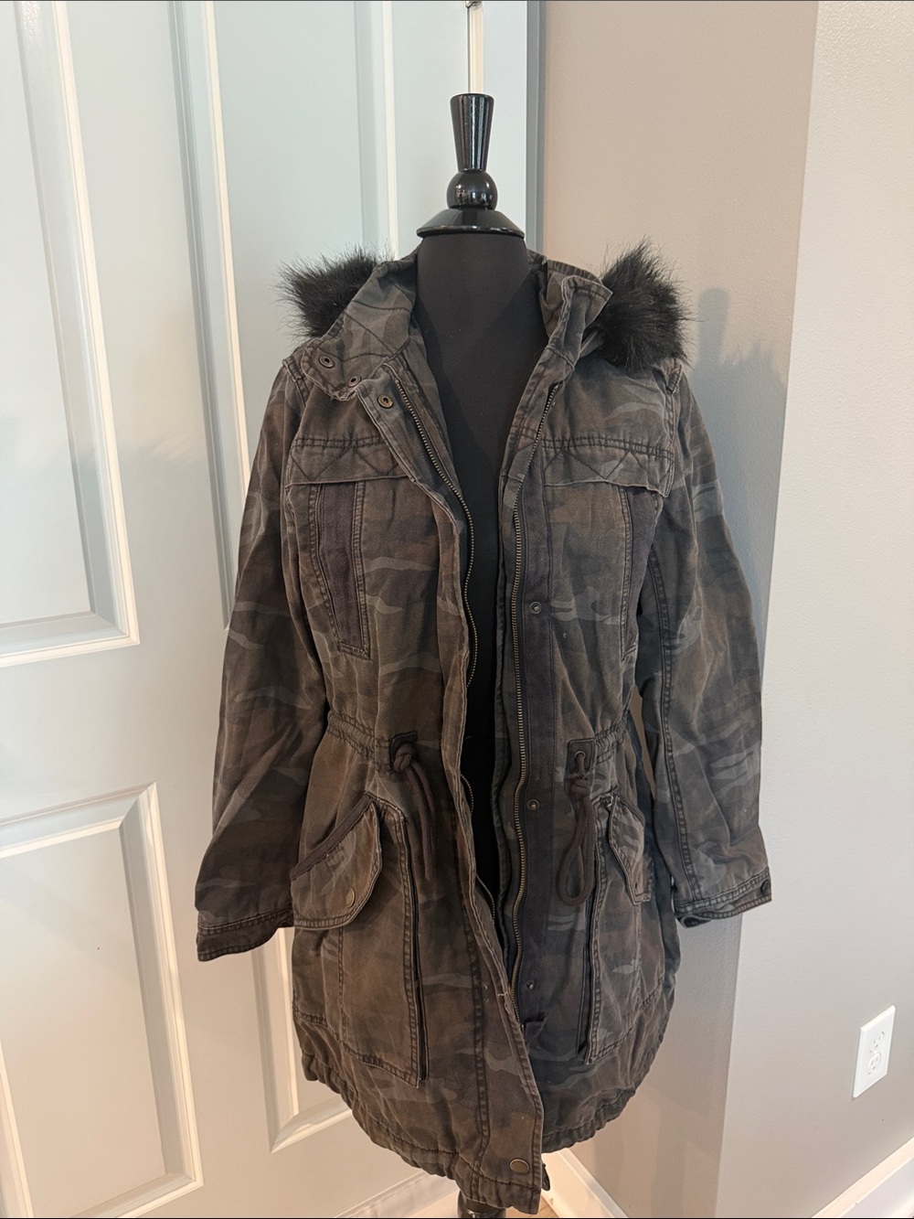 American Eagle Outfitters Women's Gray Camo Utility Jacket with Faux Fur Hood